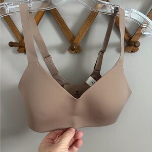 lululemon Align™ V-Neck Bra - Light Support - Tan - 32B
Like new